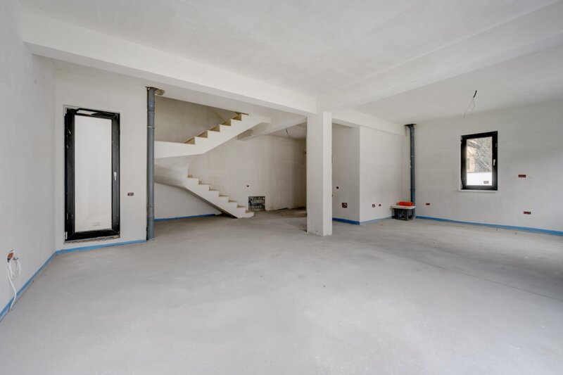 Pacii  Casa se preda finisata - 4 bai - 3 dormitoare - curte - parcare -  metrou Pacii