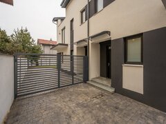 Pacii  Casa se preda finisata - 4 bai - 3 dormitoare - curte - parcare -  metrou Pacii